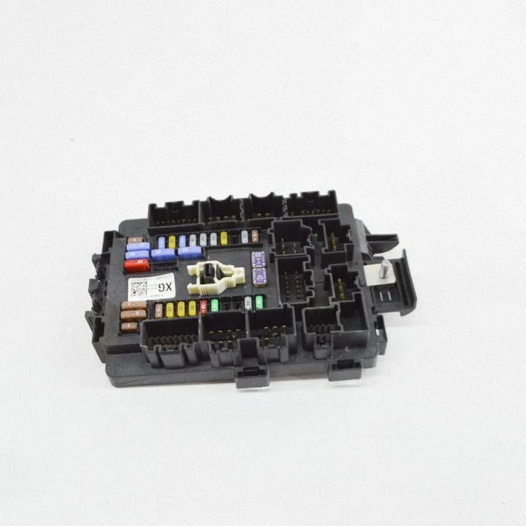 Drošinātāju bloks – Tesla Model Y (2020-)
