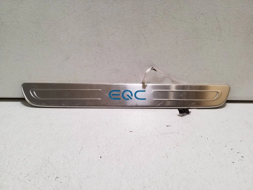 Priekšējā sliekšņa apdare (iekšējā) – Mercedes-Benz EQC (2019-)
