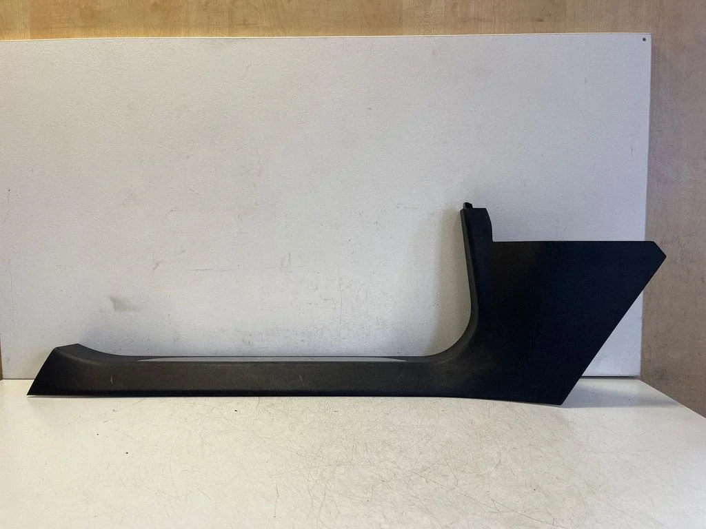 Front sill trim cover – Tesla Model S (2012-)