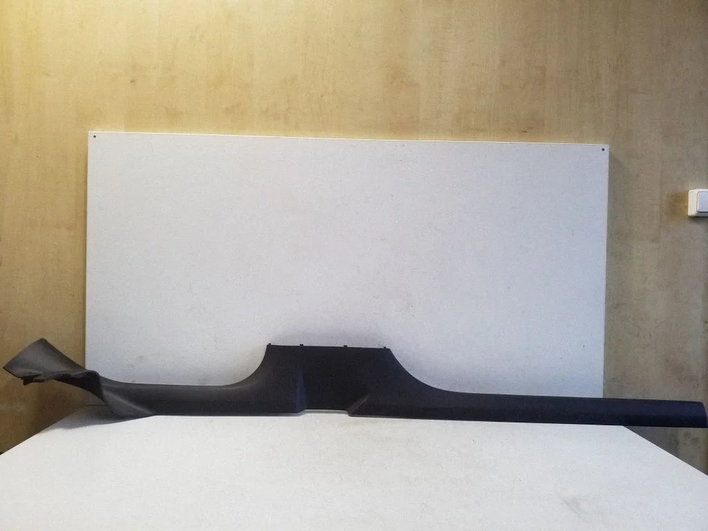 Front sill trim cover 5H0853371A