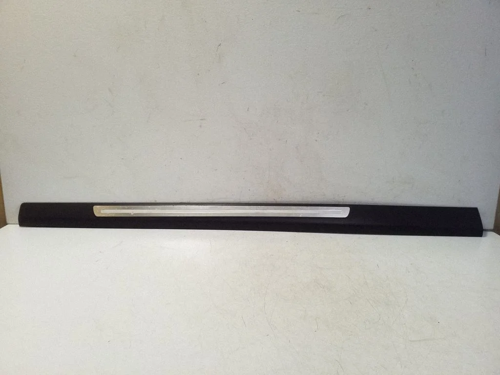 Priekšējā sliekšņa apdare (iekšējā) 4F0853373H