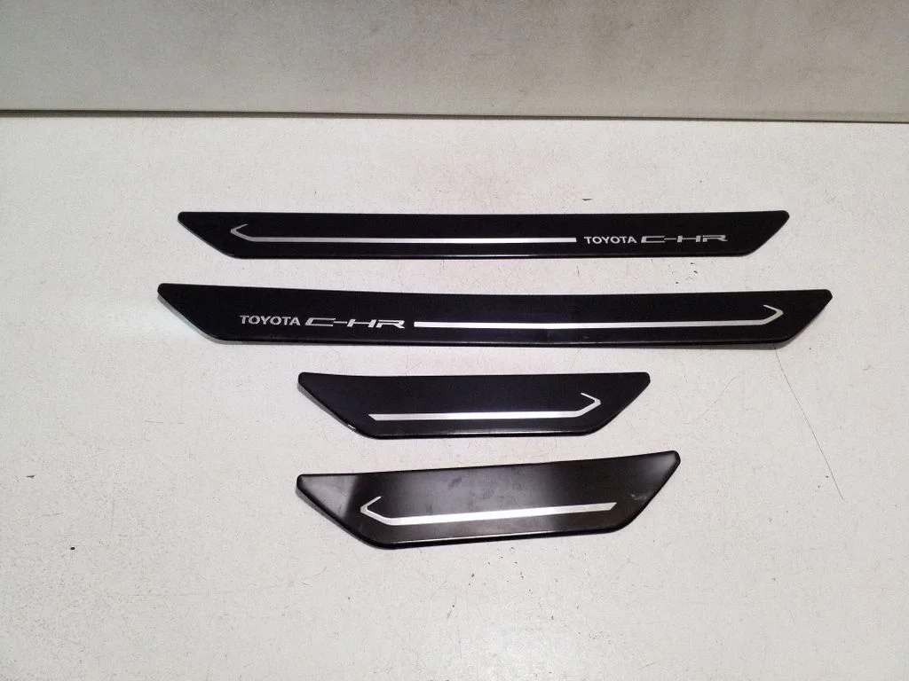 Front sill trim cover PW38210003