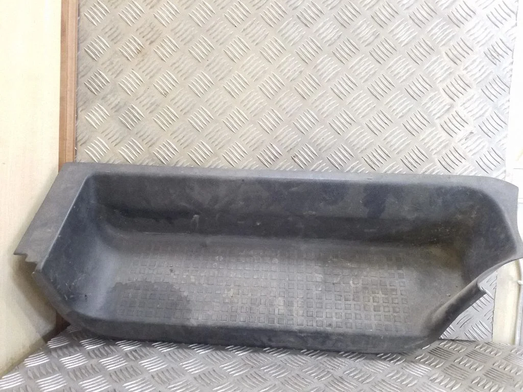 Priekšējā sliekšņa apdare (iekšējā) 705863736B
