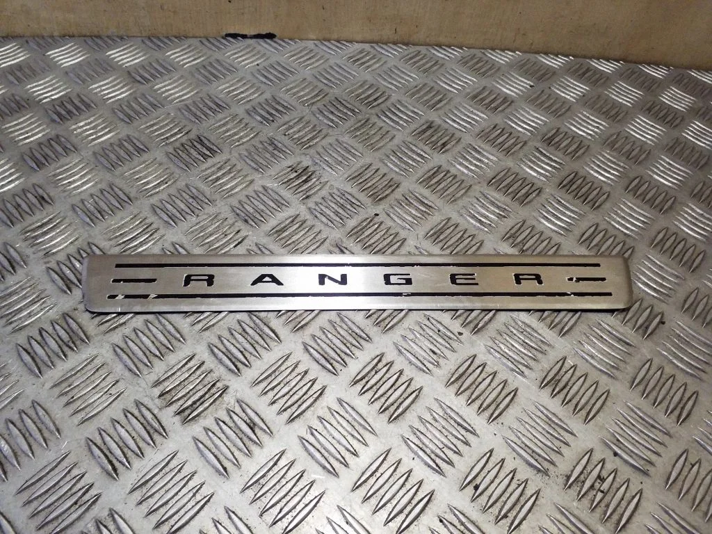 Priekinio slenksčio apdaila (vidinė)