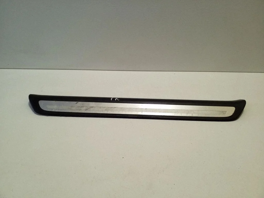 Esilävise kate (sisemine) 8U0853374A
