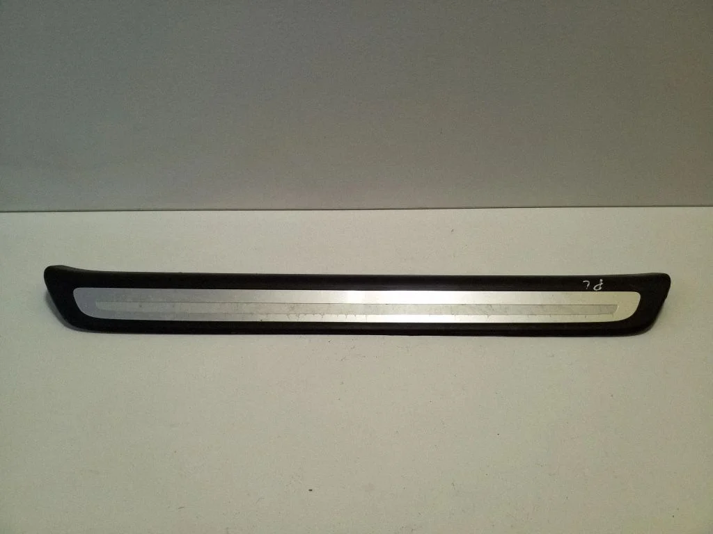 Esilävise kate (sisemine) 8U0853373A