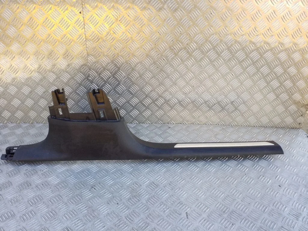Priekšējā sliekšņa apdare (iekšējā) YP00011477