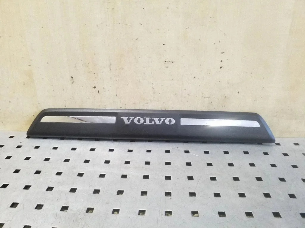 Priekšējā sliekšņa apdare (iekšējā) – Volvo V40 (2012-2019)