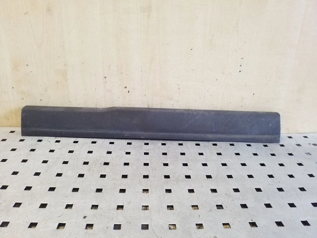 Listwa progowa przednia (wewnętrzna) AM51R13200ACW