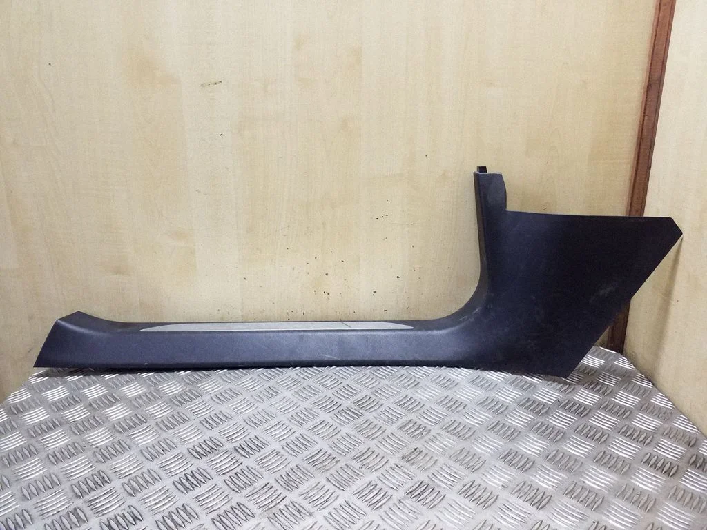 Front sill trim cover – Tesla Model S (2012-)