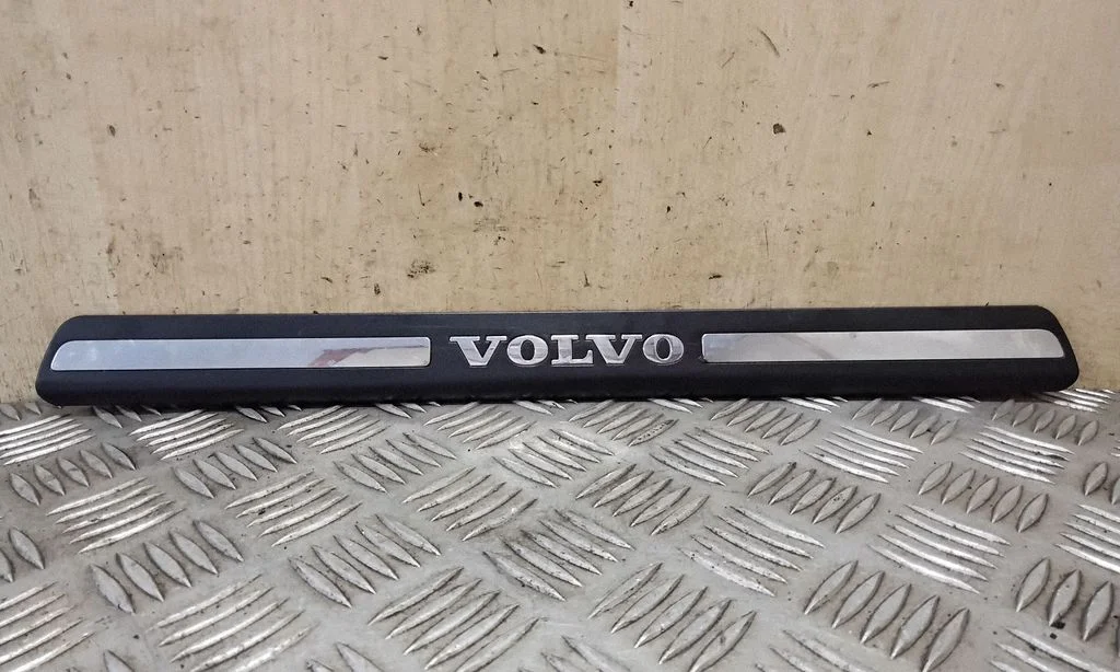 Front sill trim cover 8659960