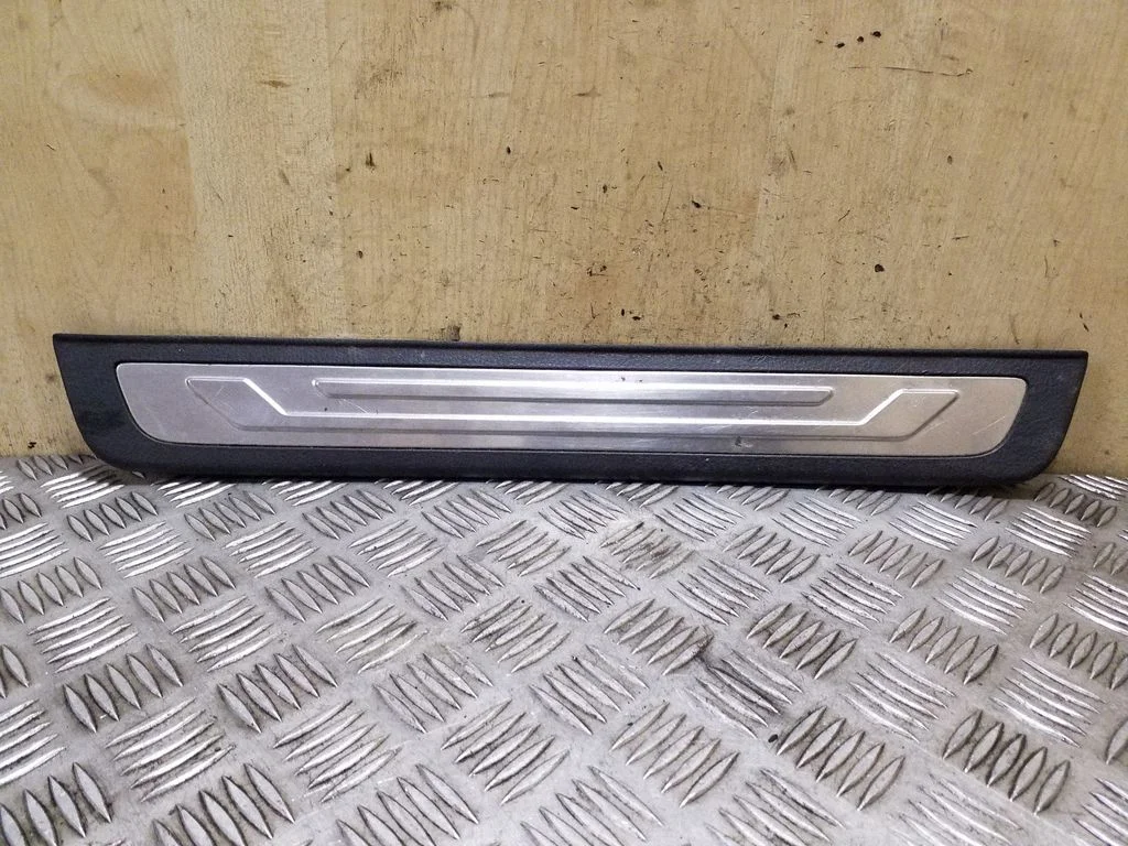 Front sill trim cover – KIA Sorento (2010-2014)