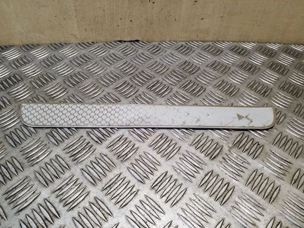 Front sill trim cover 9803201580