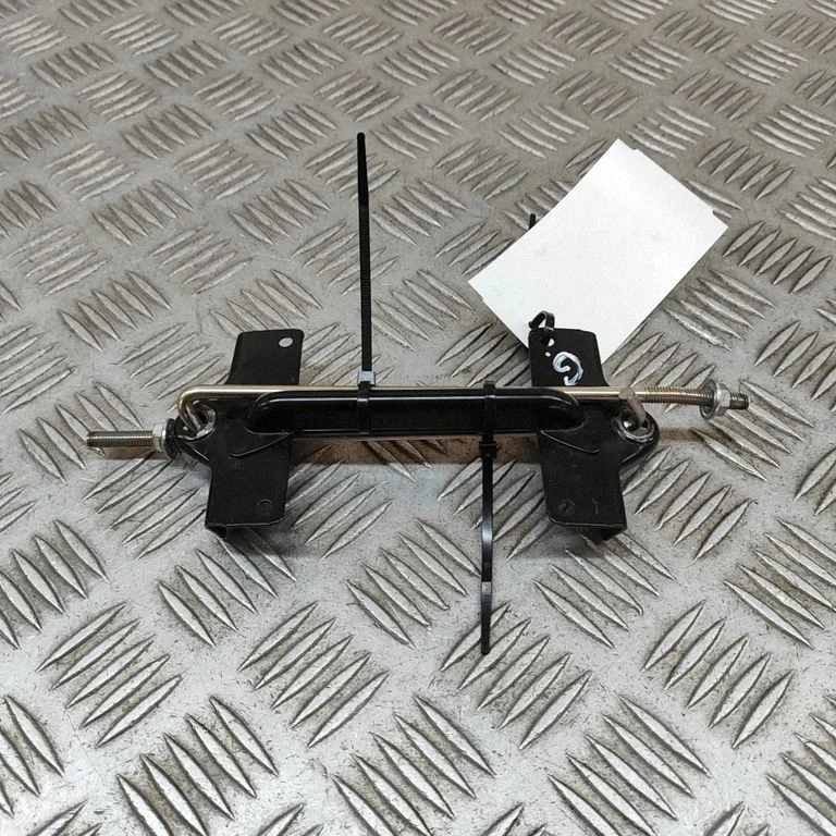 Battery bracket MB196933