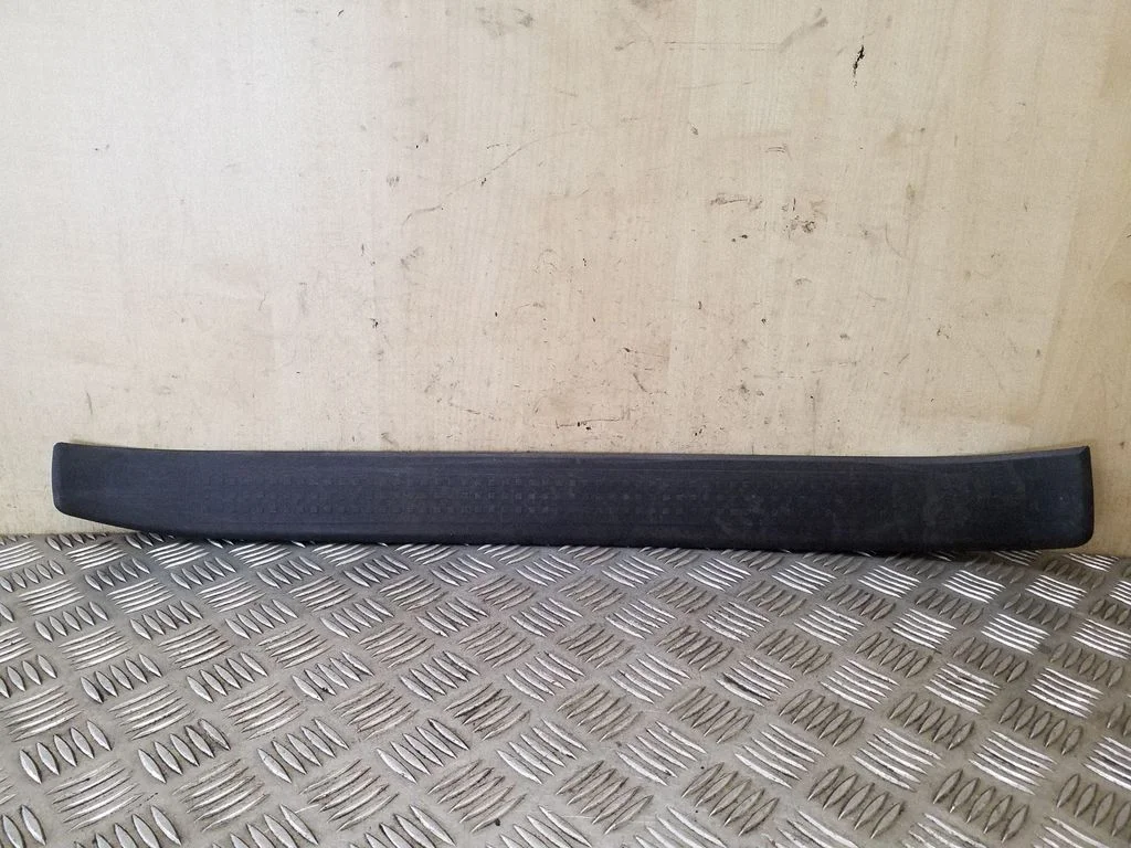 Front sill trim cover 8E0853373