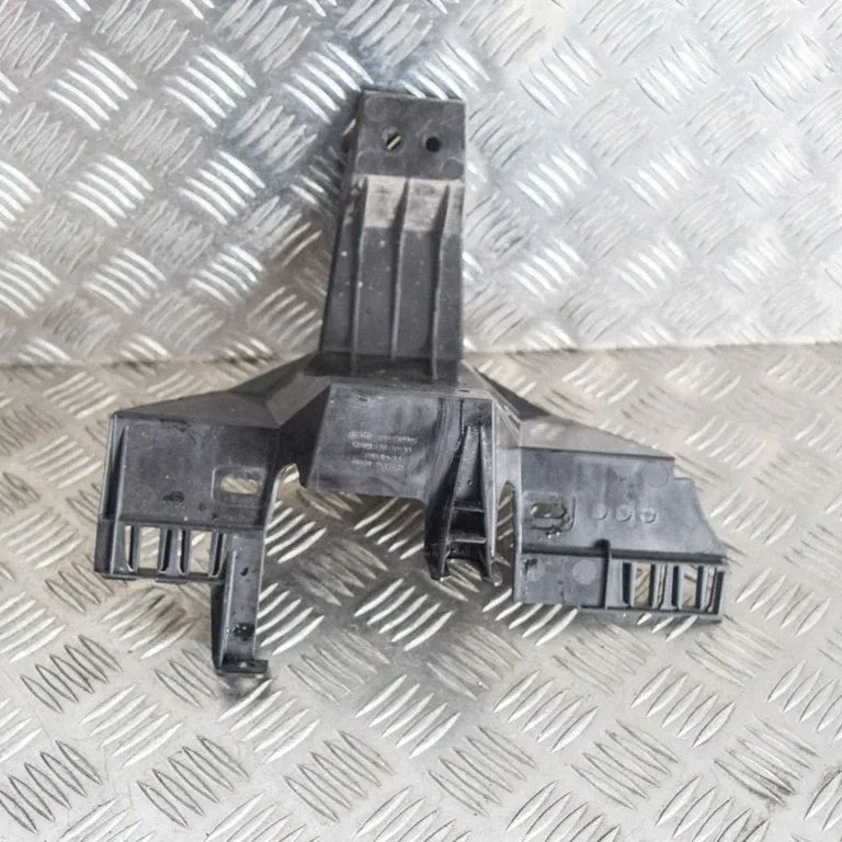 Battery bracket 104633100C
