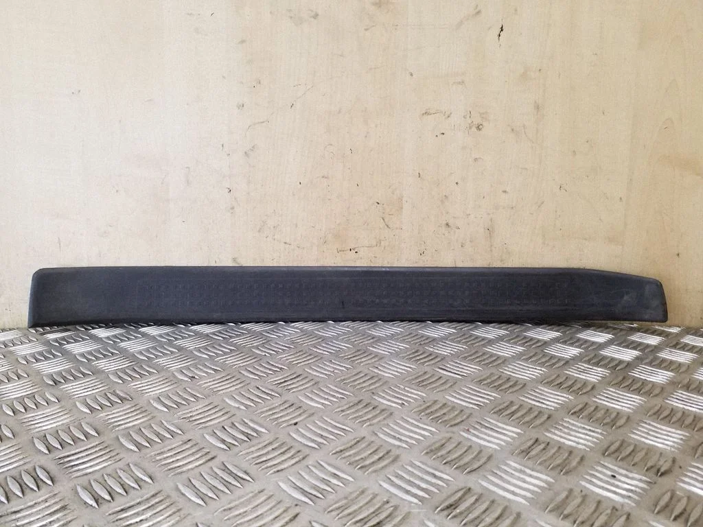Front sill trim cover 8E0853373