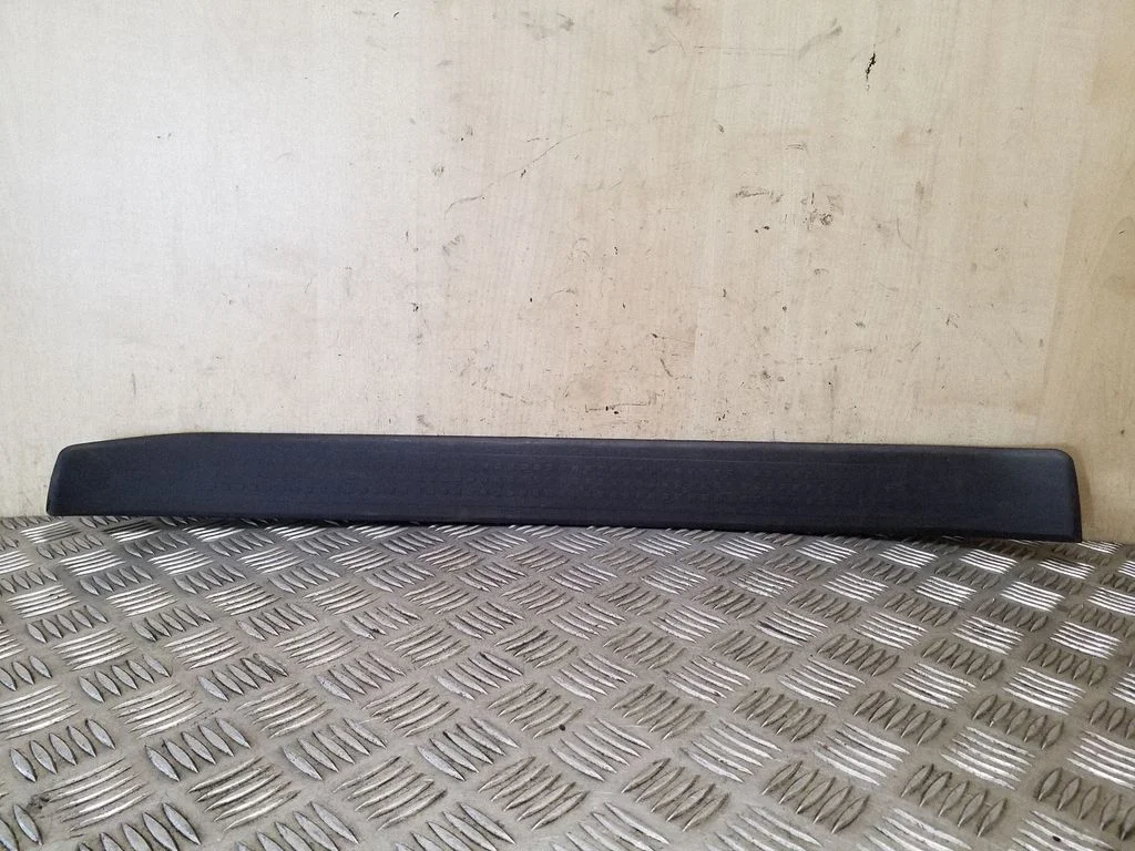 Front sill trim cover 8E0853374