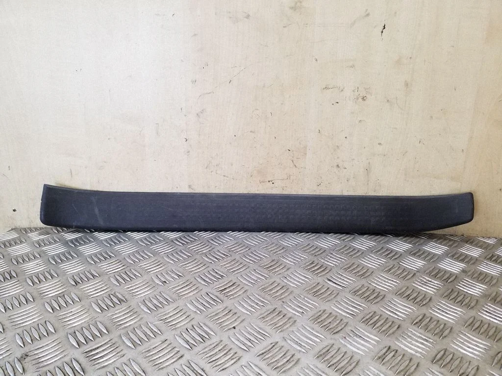 Front sill trim cover 8E0853374