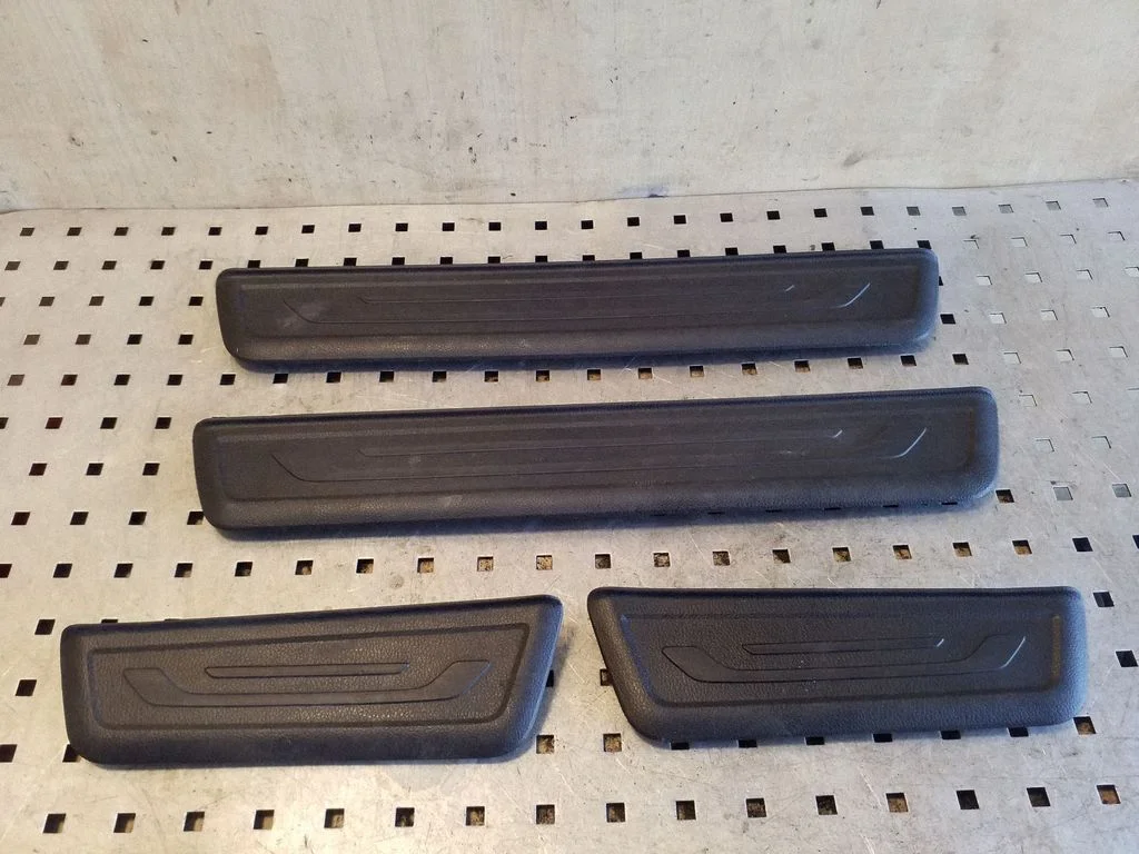 Front sill trim cover – KIA Sportage (2011-2016)