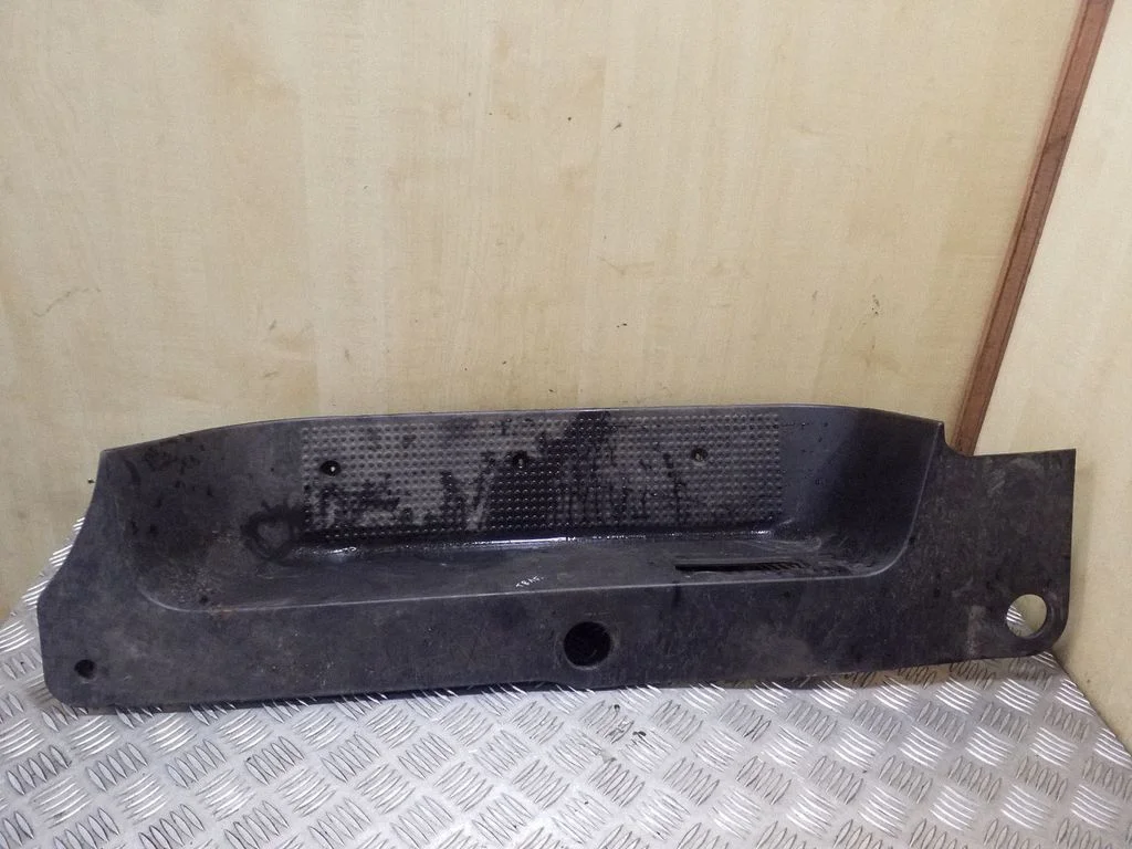 Front sill trim cover 8200523989