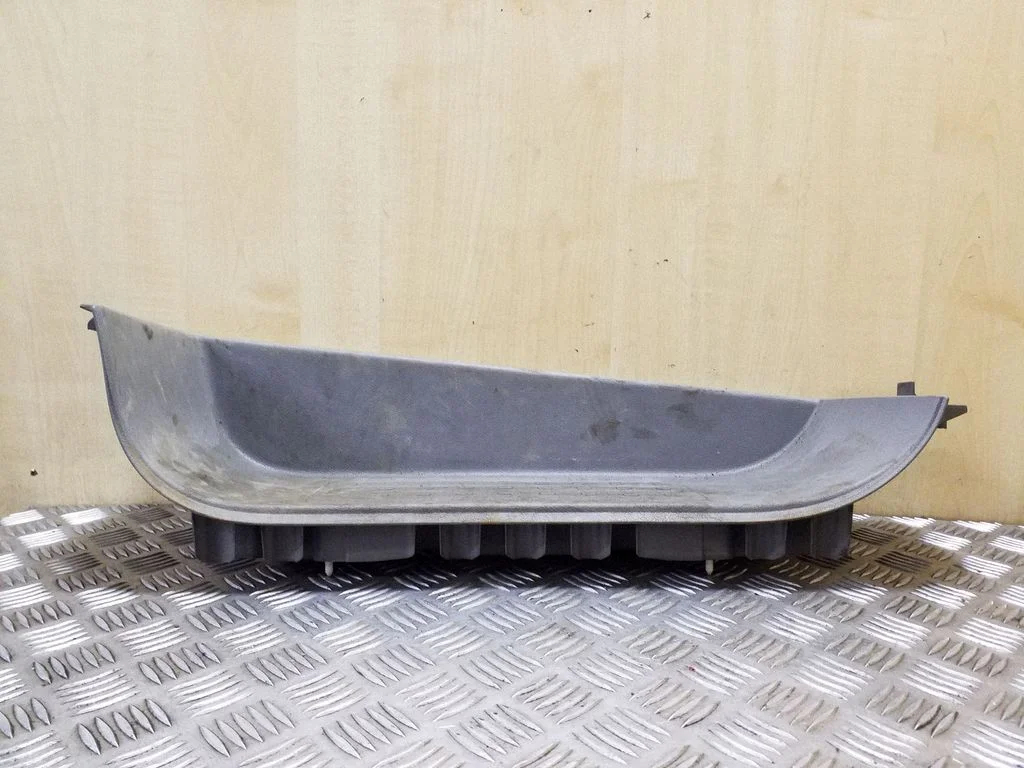 Front sill trim cover 7H0863735A