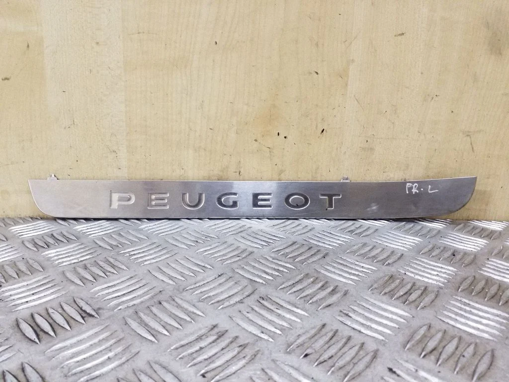 Priekšējā sliekšņa apdare (iekšējā) – Peugeot 3008 I (2008-2015)