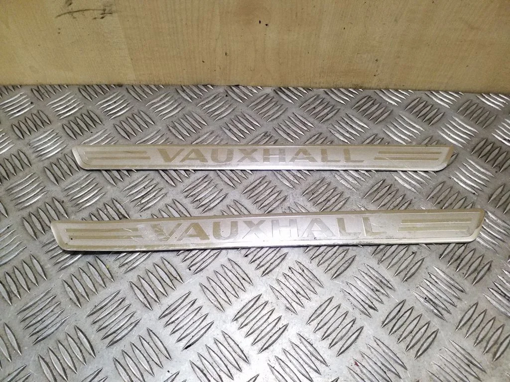 Front sill trim cover