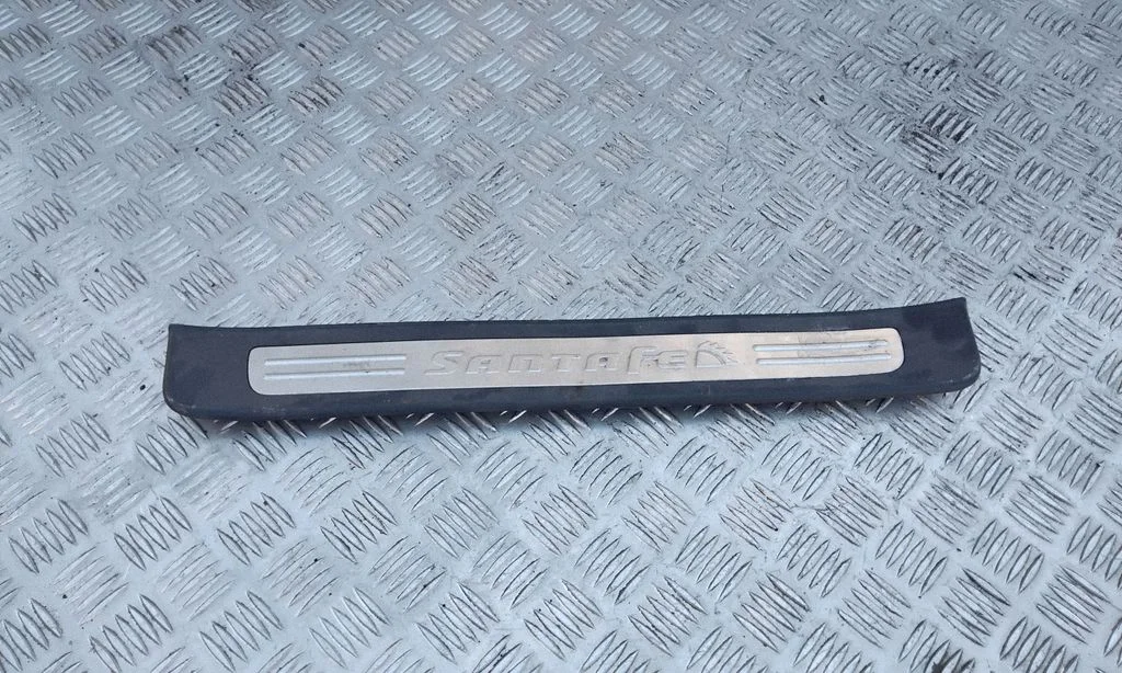 Front sill trim cover – Hyundai Santa Fe (2006-2012)
