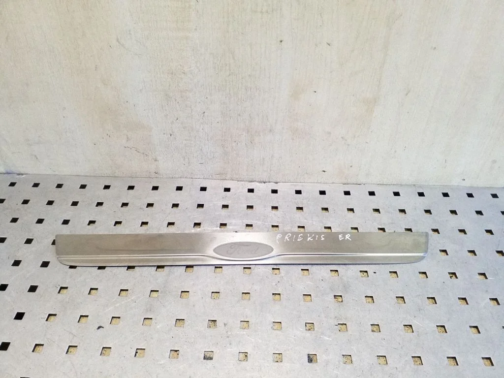 Front sill trim cover – Ford Focus (2010-2017)