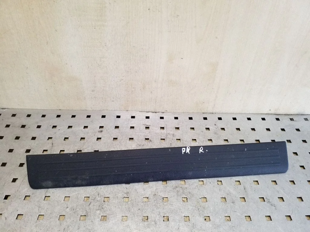 Front sill trim cover BBP3687E0 – Mazda 3 II (2009-2013)