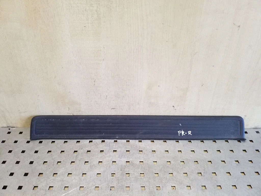 Front sill trim cover 84202SWAA