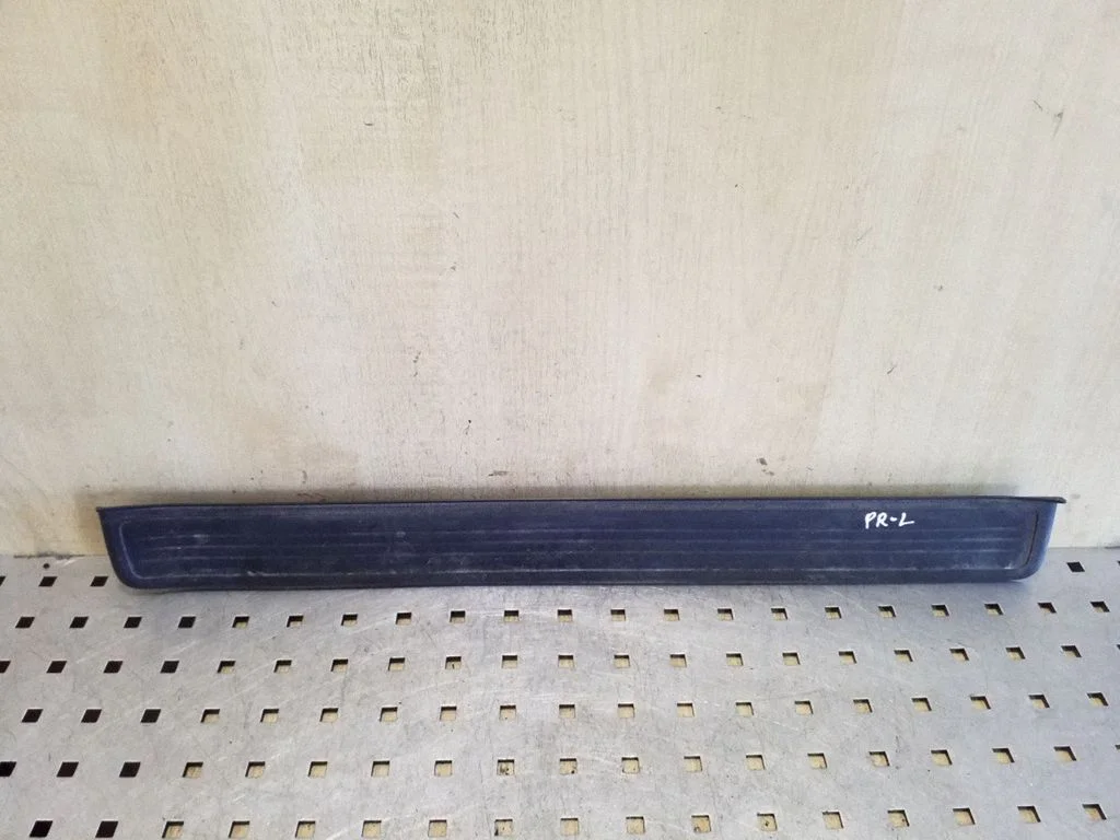 Front sill trim cover 84252SWAA