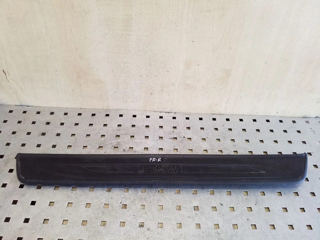 Priekšējā sliekšņa apdare (iekšējā) 51477203602