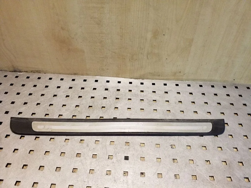 Priekšējā sliekšņa apdare (iekšējā) 8K0853374