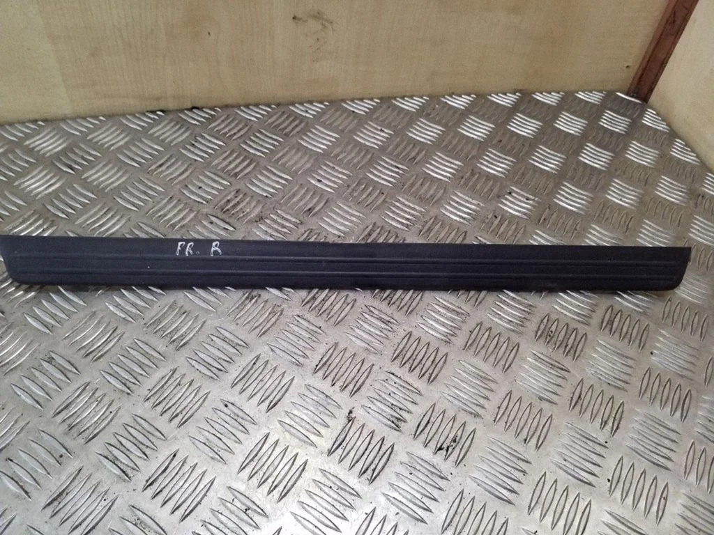 Front sill trim cover 6791142010