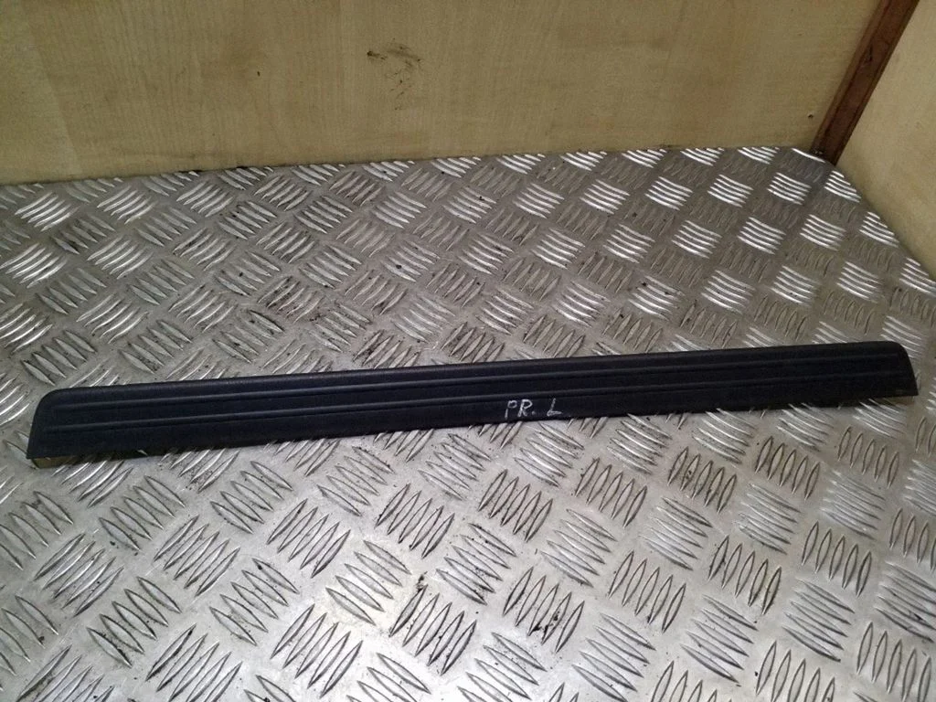 Front sill trim cover 6791142010