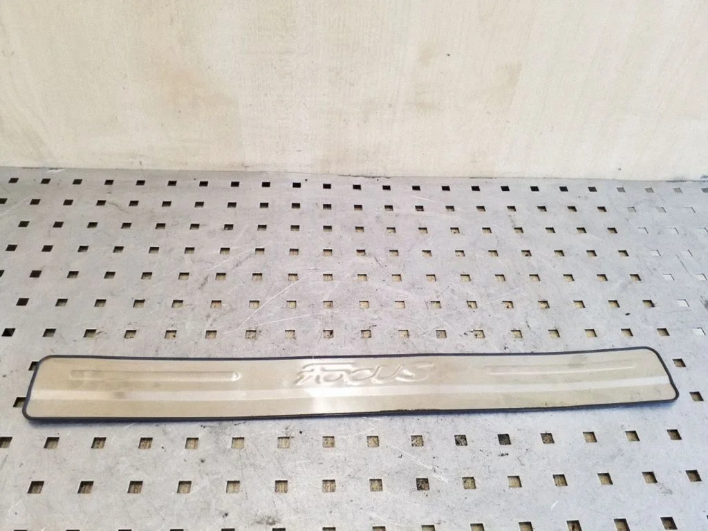 Front sill trim cover – Ford Focus (2010-2017)