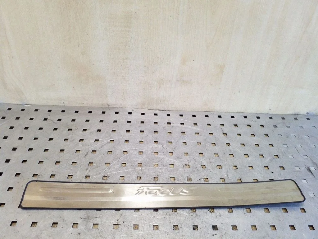 Front sill trim cover – Ford Focus (2010-2017)