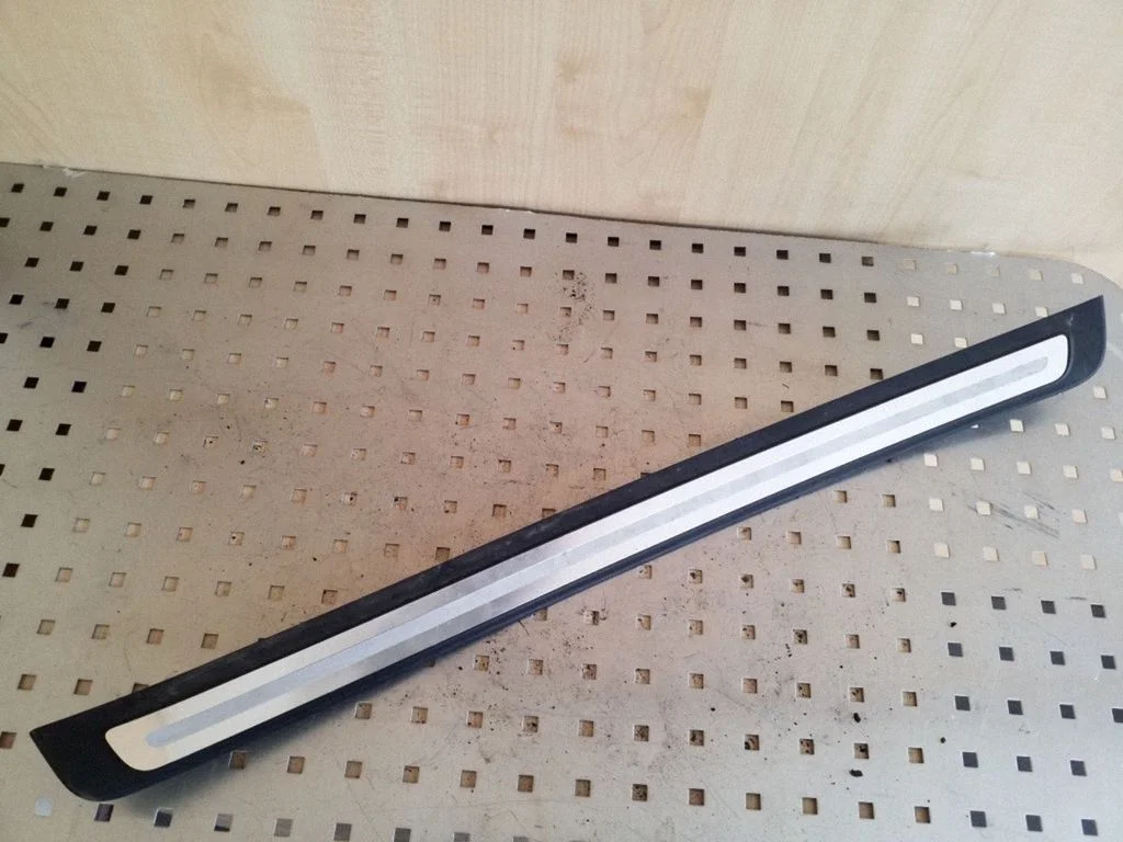 Priekšējā sliekšņa apdare (iekšējā) 8T0853373LI