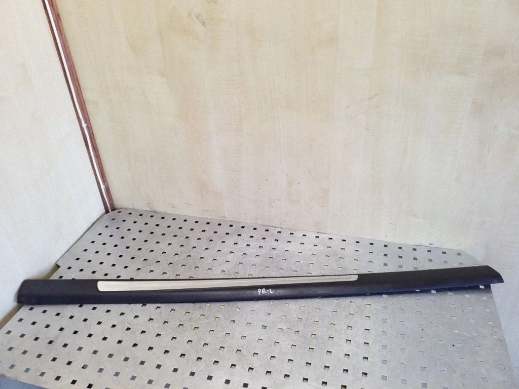 Priekšējā sliekšņa apdare (iekšējā) 4F0853373