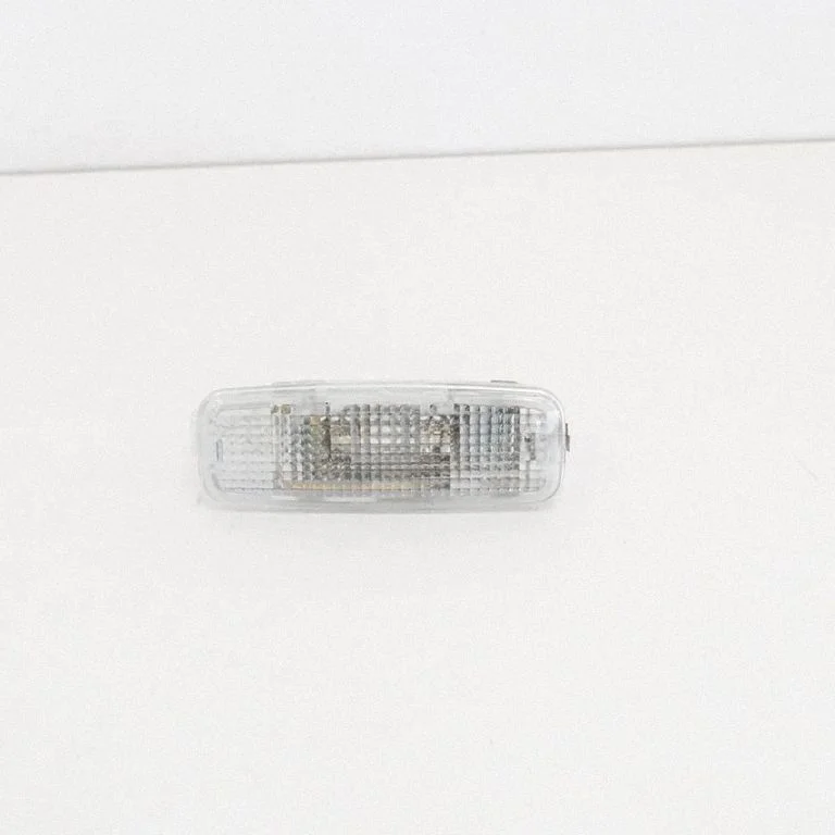 Cita salona detaļa 4E0947105