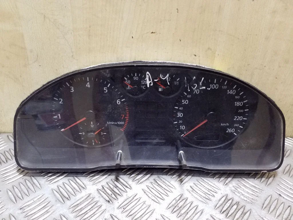 Speedometer (instrument cluster) 8D0919861C
