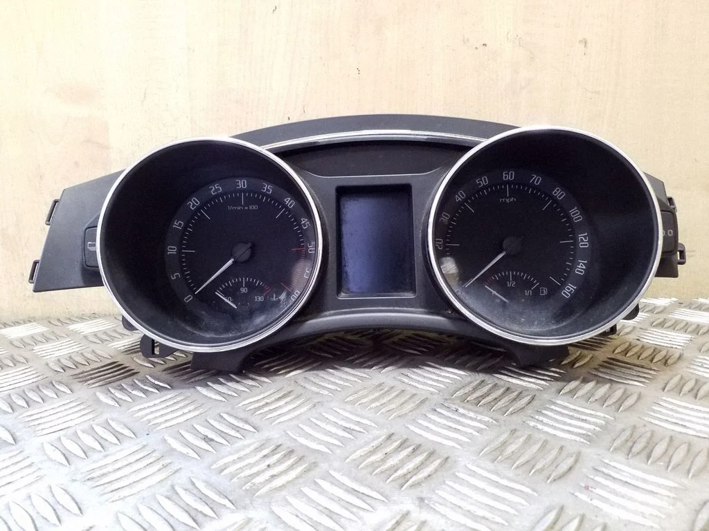 Speedometer (instrument cluster) – Skoda Superb B6 (3T) (2008-2015)