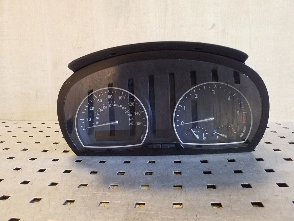 Speedometer (instrument cluster) – BMW X3 E83 (2003-2010)