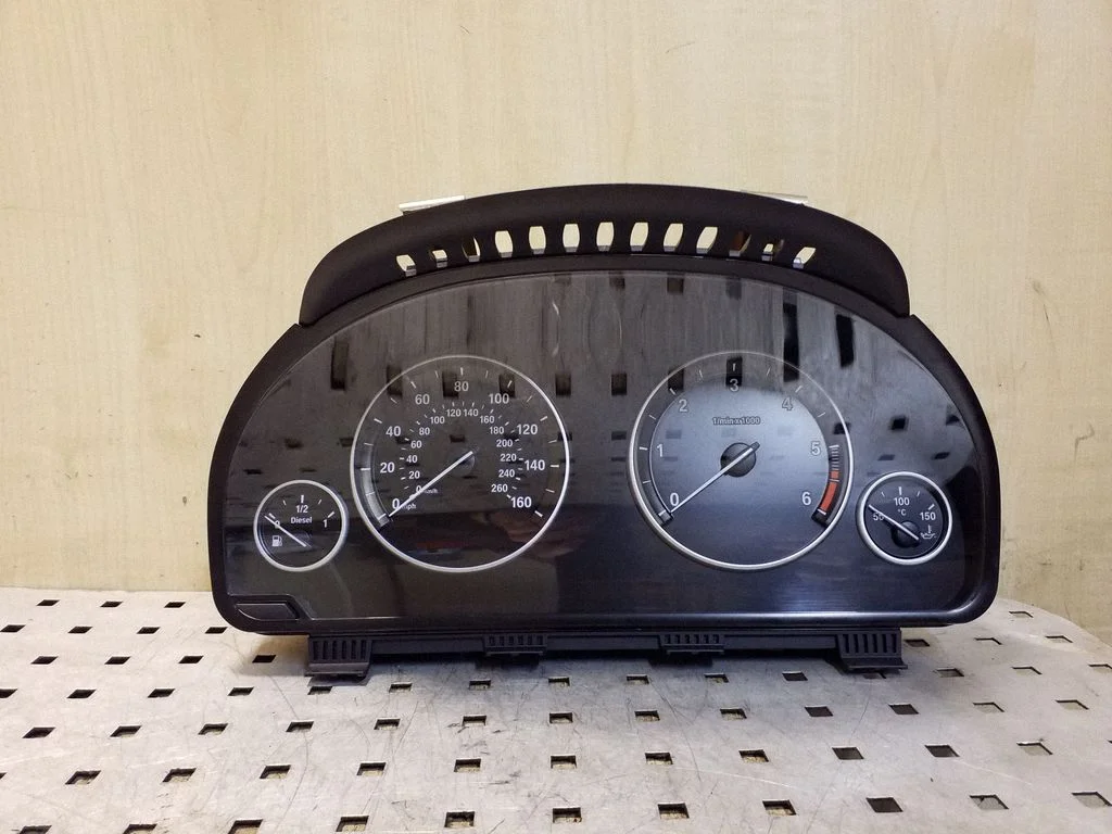 Spidometrs (instrumentu panelis) – BMW 5. sērija F10 F11 (2009-2016)