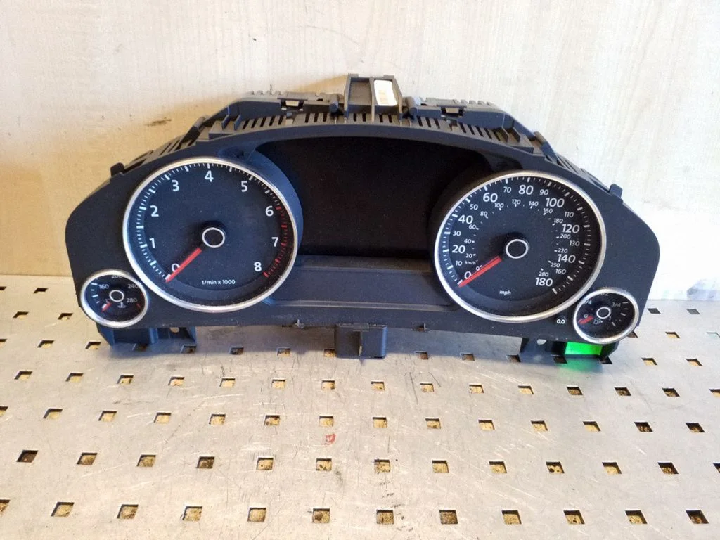 Speedometer (instrument cluster) 7P6920980