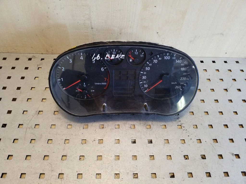 Speedometer (instrument cluster) 8L0919860E