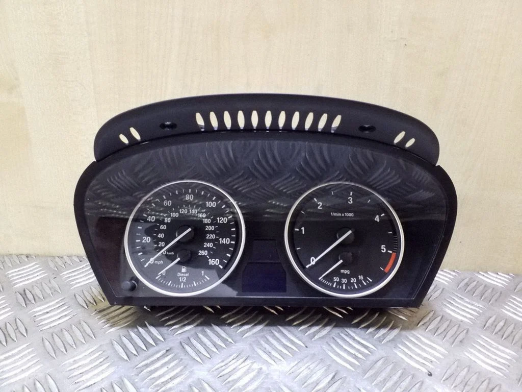 Speedometer (instrument cluster) 6976284