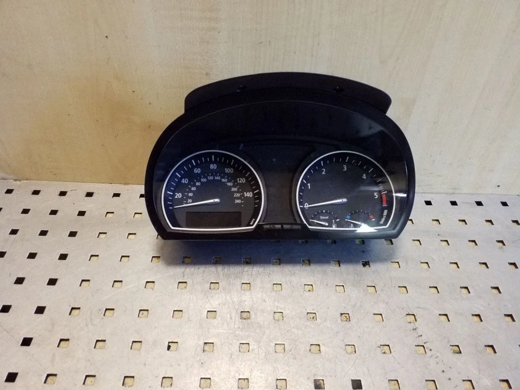 Speedometer (instrument cluster) 1040781